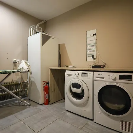 5 Avec Piscine, Jacuzzi, Terrain. *