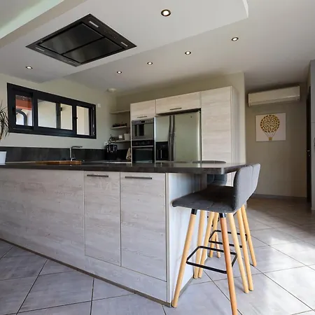 5 Avec Piscine, Jacuzzi, Terrain. וילה Ambronay