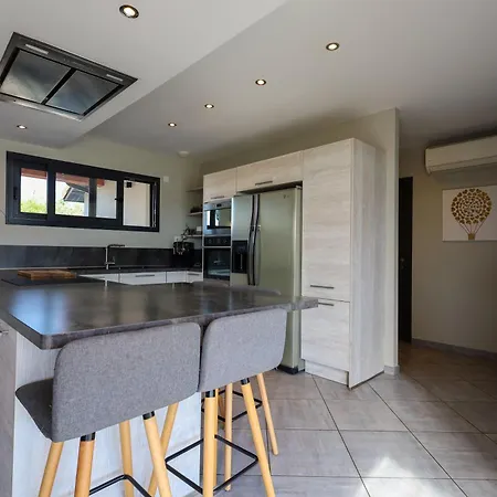 5 Avec Piscine, Jacuzzi, Terrain. וילה Ambronay