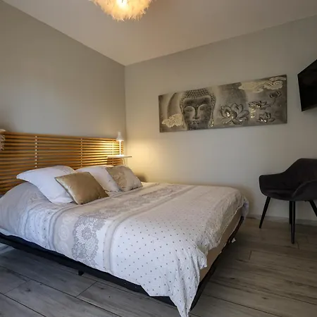 5 Avec Piscine, Jacuzzi, Terrain. Ambronay