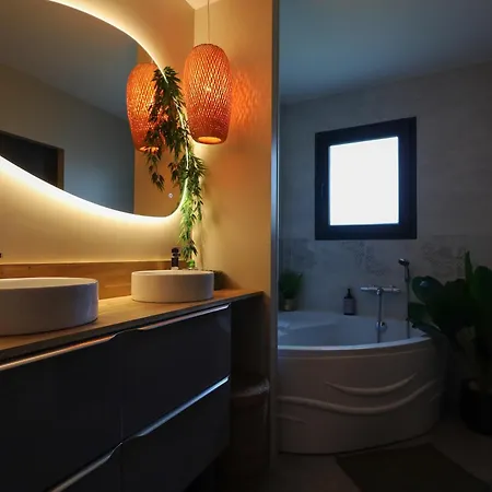 5 Avec Piscine, Jacuzzi, Terrain. * Ambronay