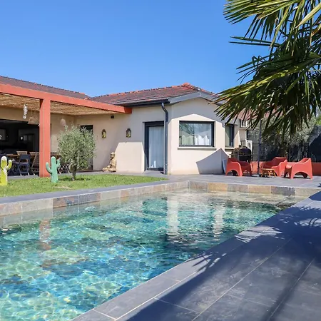 5 Avec Piscine, Jacuzzi, Terrain.