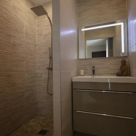 5 Avec Piscine, Jacuzzi, Terrain. וילה