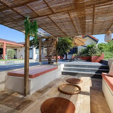 וילה 5 Avec Piscine, Jacuzzi, Terrain. *