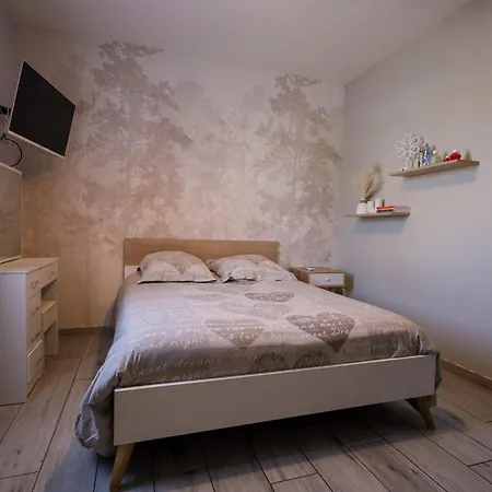 5 Avec Piscine, Jacuzzi, Terrain. וילה