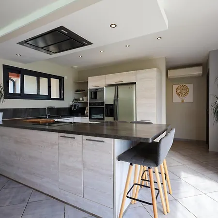 וילה 5 Avec Piscine, Jacuzzi, Terrain.