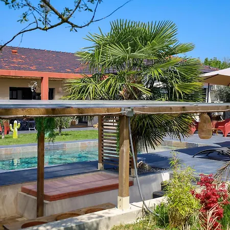 וילה 5 Avec Piscine, Jacuzzi, Terrain. Ambronay