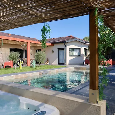 5 Avec Piscine, Jacuzzi, Terrain.