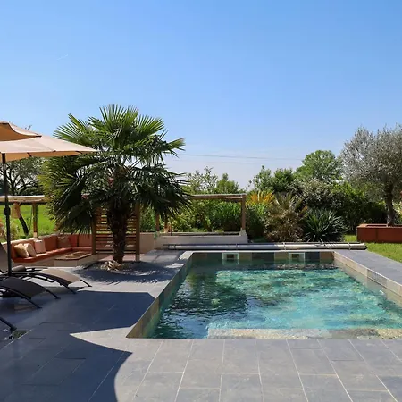5 Avec Piscine, Jacuzzi, Terrain. Ambronay