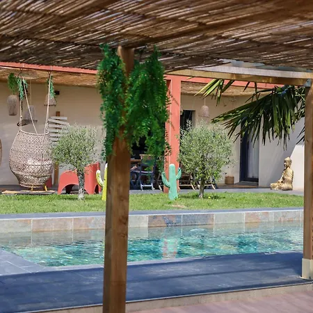 5 Avec Piscine, Jacuzzi, Terrain. וילה