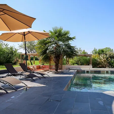 5 Avec Piscine, Jacuzzi, Terrain. וילה