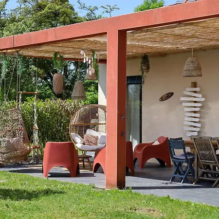 5 Avec Piscine, Jacuzzi, Terrain.