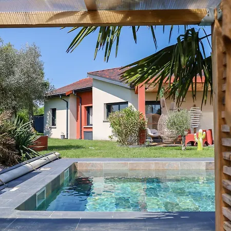 5 Avec Piscine, Jacuzzi, Terrain.